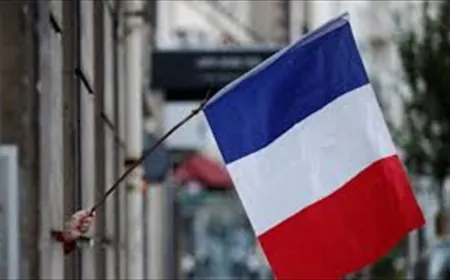 الحكومة الفرنسية تعمل على تعليق طلبات السوريين للجوء