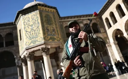 دمشق قبيل صلاة الجمعة... آلاف السوريين يتجمعون في باحة الجامع الأموي