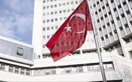 أنقرة تعيد فتح سفارتها في دمشق وترفع العلم التركي فوق مقرها بعد 12 عاماً على إغلاقها