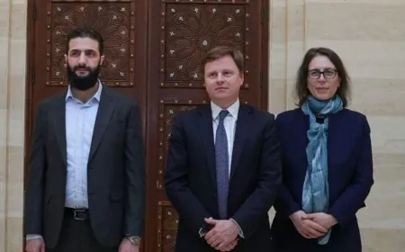 الجولاني لدبلوماسيين بريطانيين: رفع العقوبات "ضروري" لعودة اللاجئين