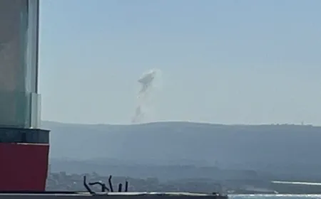 فجرت قوات العدو منذ بعض الوقت منازل في منطقة طيرحرفا والجبين وشيحين في قضاء ⁧‫صور‬⁩ فيما استمرت جرافات العدو الإسرائيلية لليوم الثالث بهدم أحياء في بلدة ⁧‫الناقورة‬⁩