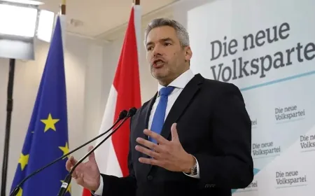 المستشار النمساوي: نراجع وضع اللاجئين السوريين