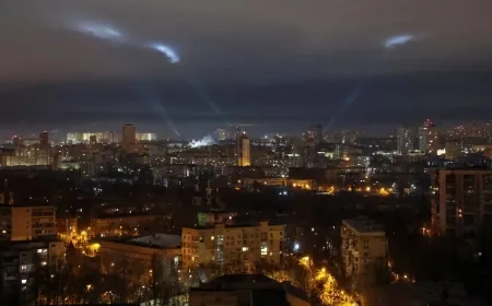 بعد تحذيرات من صواريخ باليستية... سماع دوي انفجارات قوية في كييف