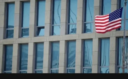 تظاهرة حاشدة أمام السفارة الأميركية في كوبا للمطالبة برفع الحصار