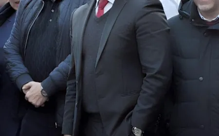 مطر يشارك بإضاءة شجرة الميلاد في طرابلس: تأكيد على العيش المشترك