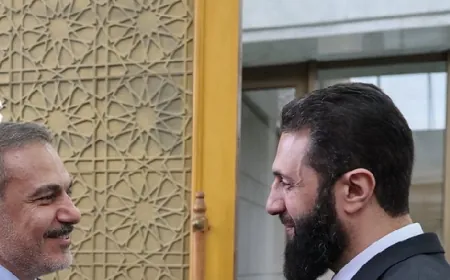 وزير الخارجية التركي هاكان فيدان يلتقي قائد الإدارة السورية الجديدة أحمد الشرع في دمشق