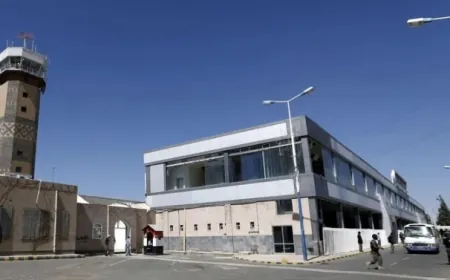 مطار صنعاء خرج عن الخدمة بعد الغارات الإسرائيلية