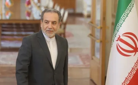 وزير الخارجية الإيراني: نحذّر من "التدخل المدمّر" في مستقبل سوريا