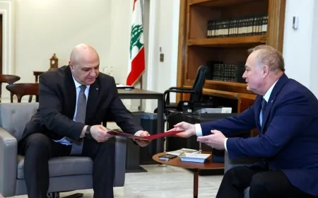 الرئيس عون تسلم من السفير الروسي في لبنان الكسندر روداكوف رسالة تهنئة بانتخابه من الرئيس فلاديمير بوتين
