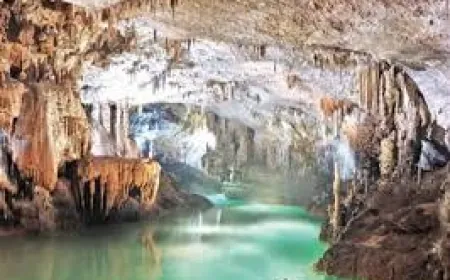 وزير السياحة يقود جهود إعادة تلزيم مرفق مغارة جعيتا السياحي بنجاح نحو المستقبل