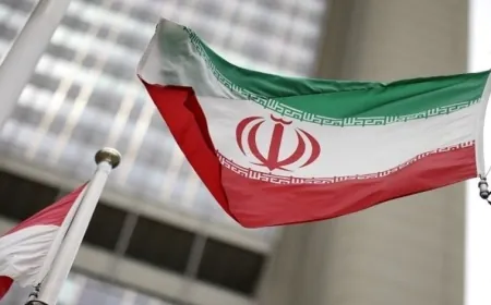وسط توتر مع أمريكا وإسرائيل.. إيران تكشف عن قاعدة بحرية جديدة تحت الأرض
