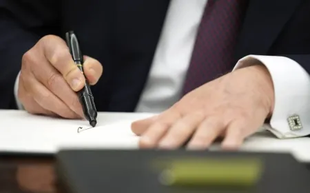 ما هي الأوامر التنفيذية التي أصدرها ترمب وتلك التي ألغاها؟