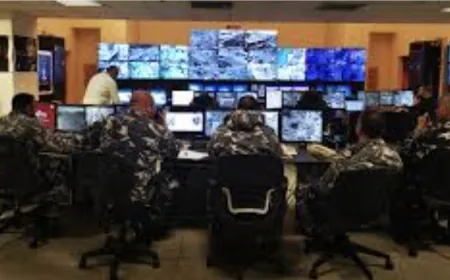 التحكم المروري: حركة المرور كثيفة على طريق المطار القديمة بالاتجاهين وعلى طريق المشرفية الغبيري حتى السفارة الكويتية بالاتجاهين