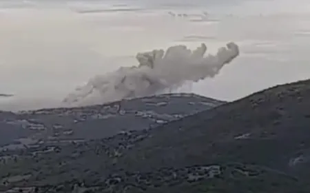 الاحتلال يحرق حتى هذه اللحظة 8 منازل في بلدة الطيبة ويلقي قنابل ورصاص بصورة مستمرة*