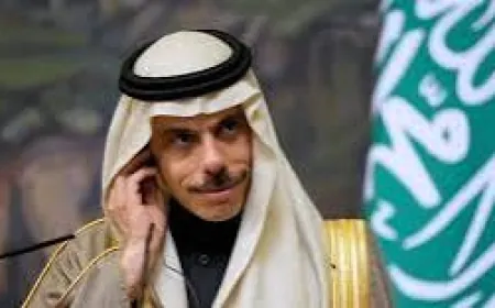 وصول وزير الخارجية السعودي فيصل بن فرحان إلى قصر الشعب في دمشق.