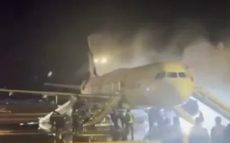 اشتعال النيران في طائرة بمطار كوريا الجنوبية