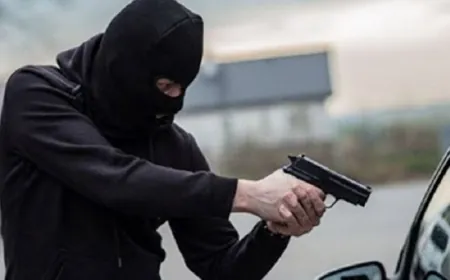 في وضح النهار على الكورنيش البحري سرقة هاتف واطلاق نار قبل الفرار الجناة