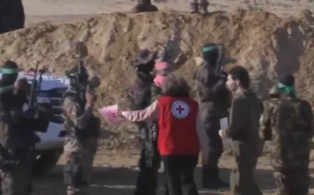 الصليب الأحمر يتسلم رهينتين إسرائيليتين في خان يونس