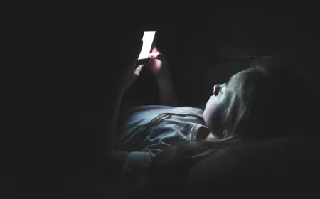 لماذا لا تُعتبر هواتفنا أفضل منبّه للاستيقاظ من النوم؟