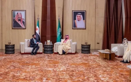 ولي العهد السعودي يستقبل الشرع في الرياض