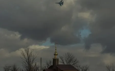 تعليق الطيران في مطارات روسية ونشوب حريق بسبب هجوم أوكراني بمسيرات