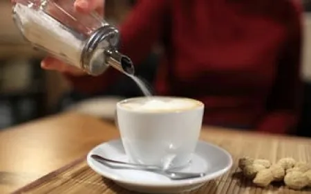 قهوة بسكر أم بدونه.. تأثير مدهش للكافيين بالمحليات مع بعض الناس