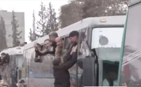 وصول أسرى من غزة مفرج عنهم إلى المستشفى الأوروبي في خانيونس