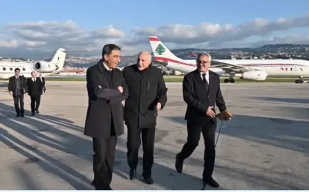 وزير خارجية الجزائر يصل بيروت حاملاً رسالة إلى الرئيس اللبناني