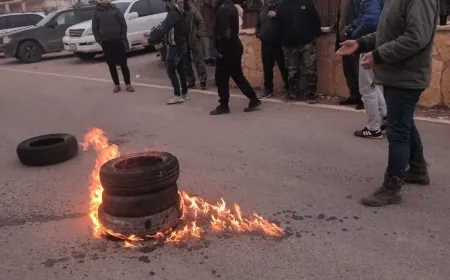 أهالي بلدة الشواغير يقطعون الطريق أمام الصهاريج التي تعبر إلى سوريا إحتجاجًا على إستمرار التهريب في ظل القصف الذي يطال عدد من بلدات قضاء الهرمل