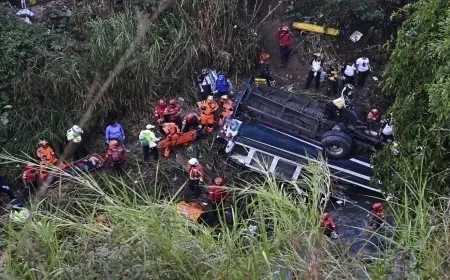 مقتل 31 شخصا على الأقل إثر سقوط حافلة في واد في غواتيمالا