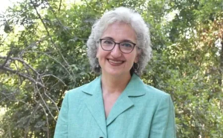 وزيرة التربية والتعليم العالي في الحكومة الجديدة الدكتورة ‎ريما_كرامي تتسلم  مهام الوزارة من الوزير السابق الدكتور ‎عباس_الحلبي وذلك عند الحادية عشرة من قبل ظهر الخميس المقبل الواقع فيه ١٣/٢/٢٠٢٥ في مكتب الوزير