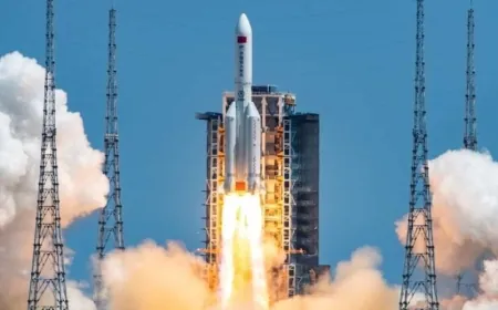 الصين تطلق صاروخاً جديداً مصمماً لحمل المزيد من الأقمار الصناعية