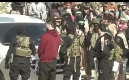 الدفعة السادسة.. المقاومة الفلسطينية تسلّم 3 أسرى إسرائيليين في خان يونس