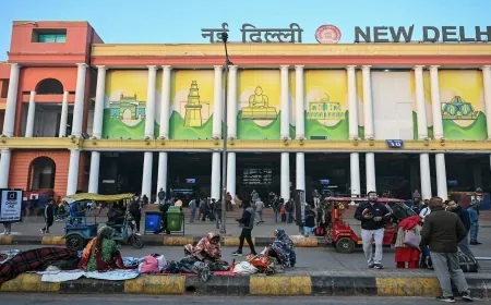 مقتل 15 شخصا على الأقل في تدافع بمحطة قطارات بنيودلهي