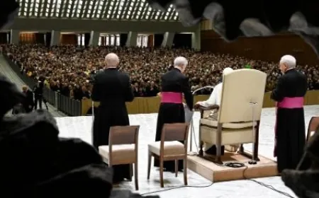 البابا فرنسيس مصاب بعدوى في المجرى التنفسي وهو في حالة مستقرة