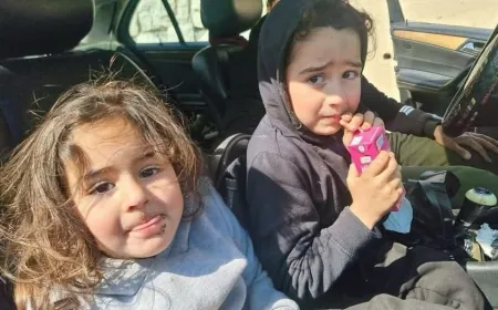 الطفلتين المحررتين الذي أطلق سراحهما جيش الاحــــــتلال في بلدة حولا جنوبي لبنان منذ بعض الوقت.