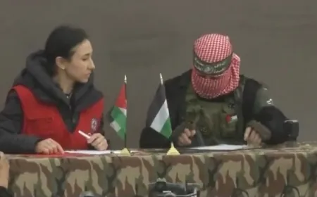 حماس تسلم الصليب الأحمر جثامين 4 رهائن إسرائيليين