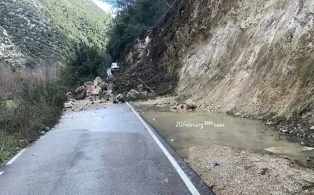 إنزلاق صخور وأتربة نتيجة الأمطار الغزيرة  في بلدة عيون السمك ـ الضنية،
