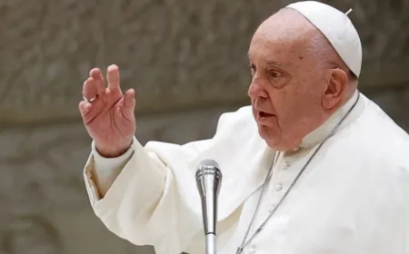 الفاتيكان: حالة البابا فرنسيس لا تزال حرجة لكنها تشهد "تحسناً طفيفاً