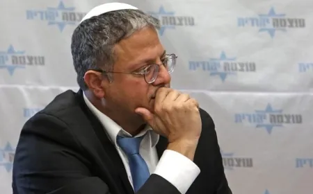 بن غفير ينشر فيديو لحراس إسرائيليين يقتحمون زنازين أسرى فلسطينيين