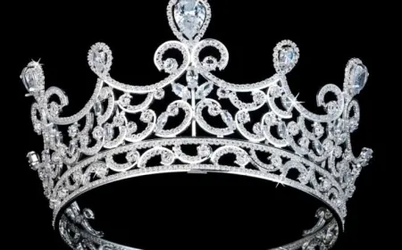 بالفيديو- ملكة جمال الجزائر في تصرف غير مسبوق: تضرب مدير أعمالها وتبصق في وجهه