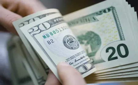 انخفاض الدولار مع تراجع الإنفاق الاستهلاكي وثبات بيانات التضخم