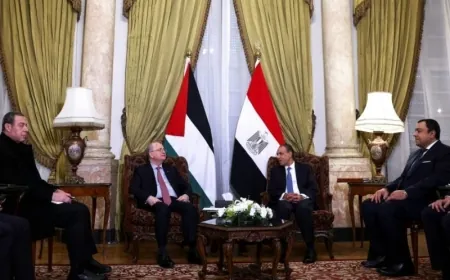 القادة العرب يصلون إلى القاهرة للمشاركة في القمة العربية الطارئة