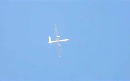 تحلق طائرة مسيرة معادية من نوع هرمز 450 في أجواء مدينة ‎صور وقرى الجوار على علوّ منخفض حيث تقوم بالتحليق بشكل دائري وتشاهد بالعين المجردة