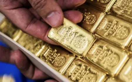الدولار القوي يضغط على أسعار الذهب
