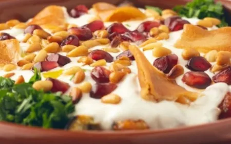 سهلة وسريعة التحضير وبمكونات بسيطة.. طريقة عمل “فتة الباذنجان باللبن والطحينة” الشهية