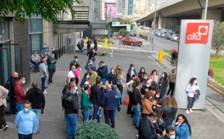 وقفة احتجاجية لموظفي "تاتش" و"ألفا" اعتراضا على المس بحقوقهم