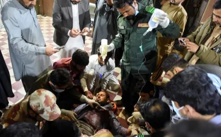 تحرير 155 رهينة ومقتل 27 مهاجما خلال احتجاز رهائن في هجوم على قطار في باكستان