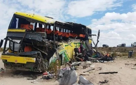 بوليفيا.. وفاة 13 شخصاً على الأقل في حادث حافلة
