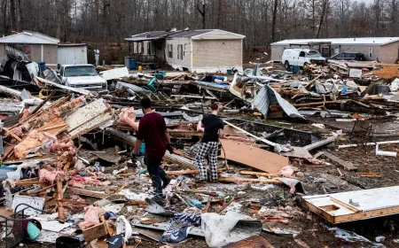 عاصفة جوية شديدة تودي بحياة العشرات في أميركا